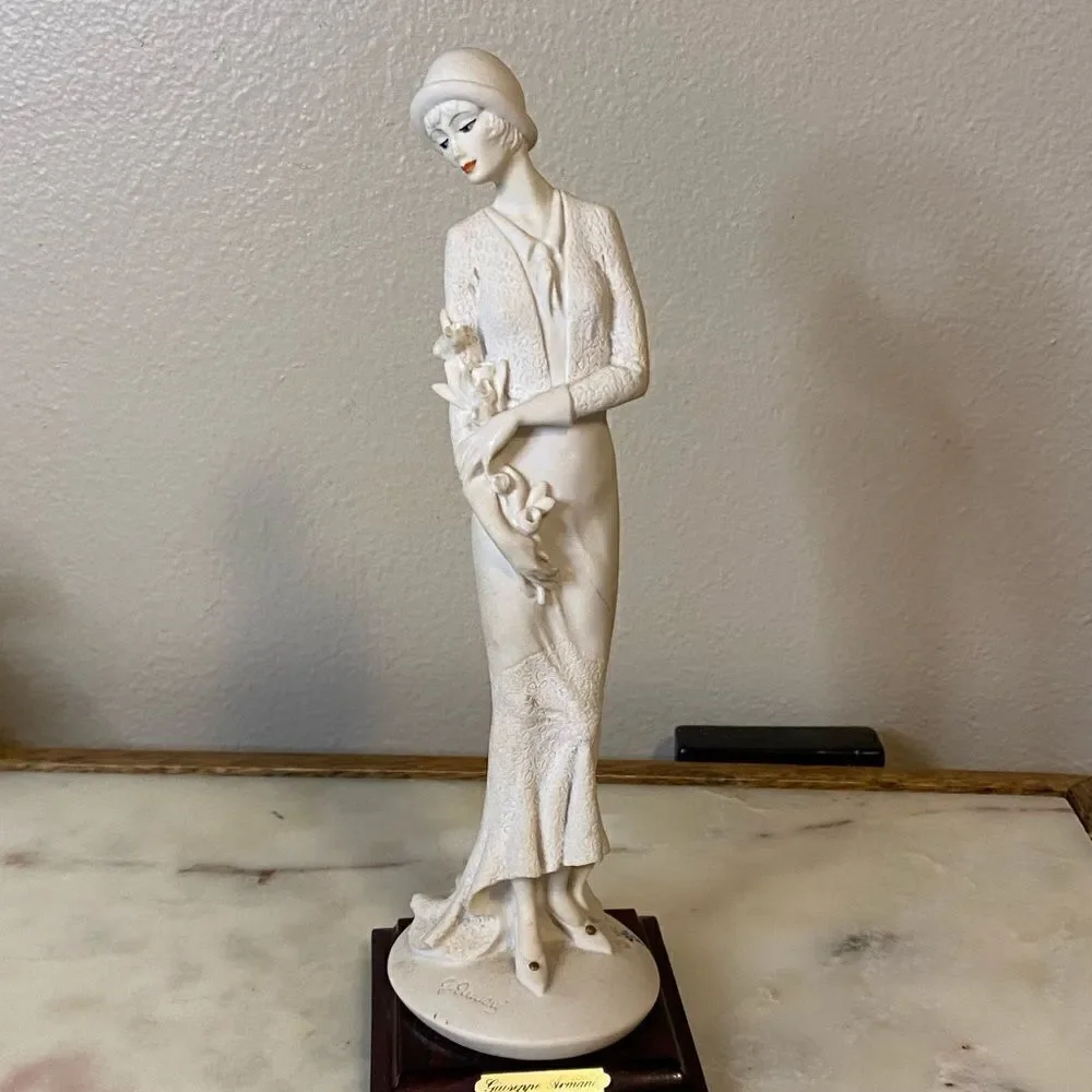 Capodimonte Giuseppe Armani Florence Italy “lady with flowers “ porcelain figure - Picture 11 of 14